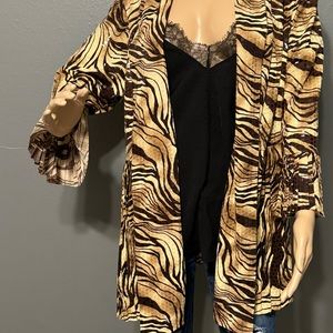 Animal print cardigan with a 3D look and feel